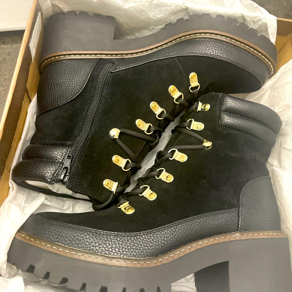 Beautiful Gianna Bernini boots size 10 new